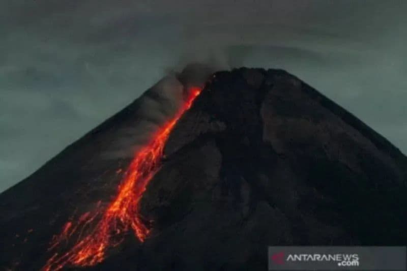 Gunung Merapi Luncurkan 21 Kali Guguran Lava Sejauh 1,5 Km