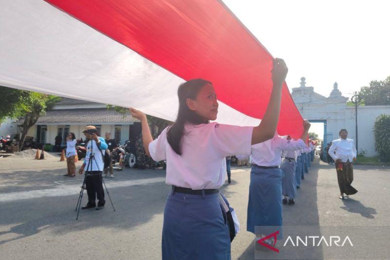 Keraton Surakarta Bentangkan Bendera 1.000 Meter di Hari Sumpah Pemuda