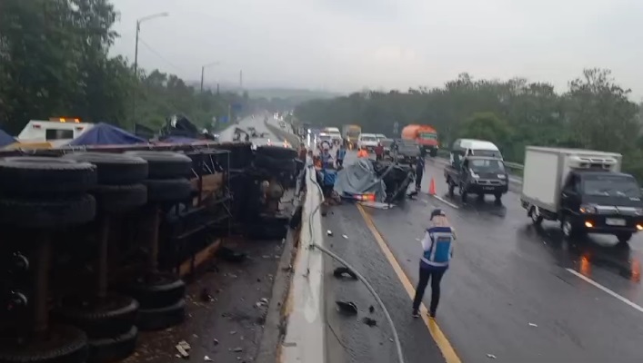 1 Orang Tewas dalam Tabrakan Beruntun di Tol Cipularang