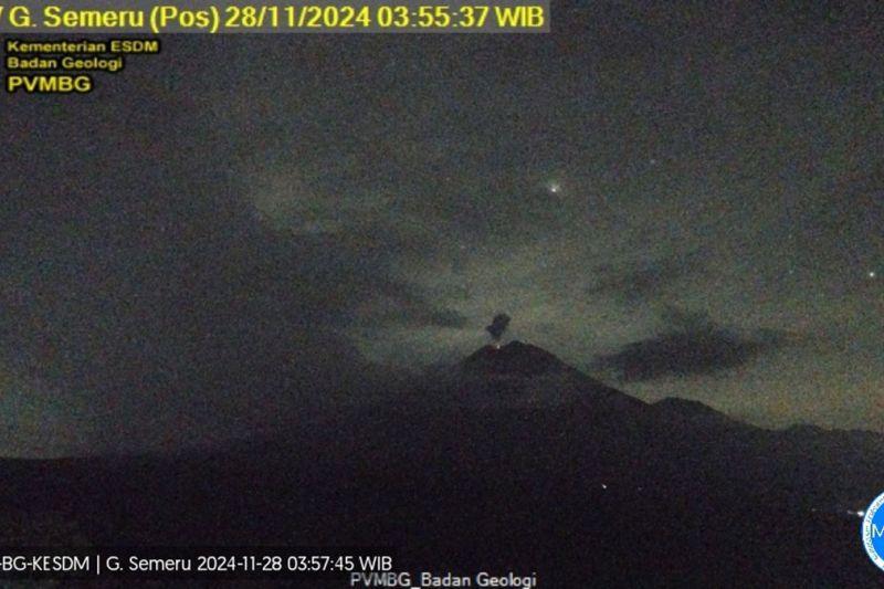 Gunung Semeru Empat Kali Erupsi pada Kamis Pagi