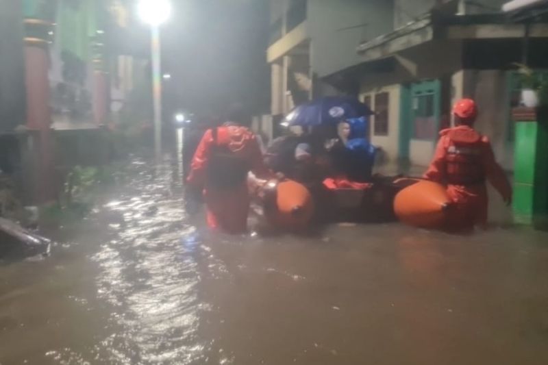 Banjir Kepung Jakarta, Lebih dari 2.000 Warga Mengungsi