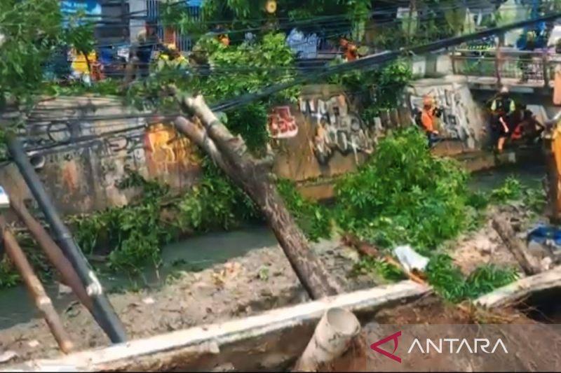 Warga Jakarta Diimbau Hindari Lokasi Kemiringan Tajam saat Hujan