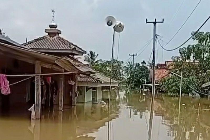 Sungai Citarum Meluap, Ratusan Rumah di Karawang Terendam Banjir 