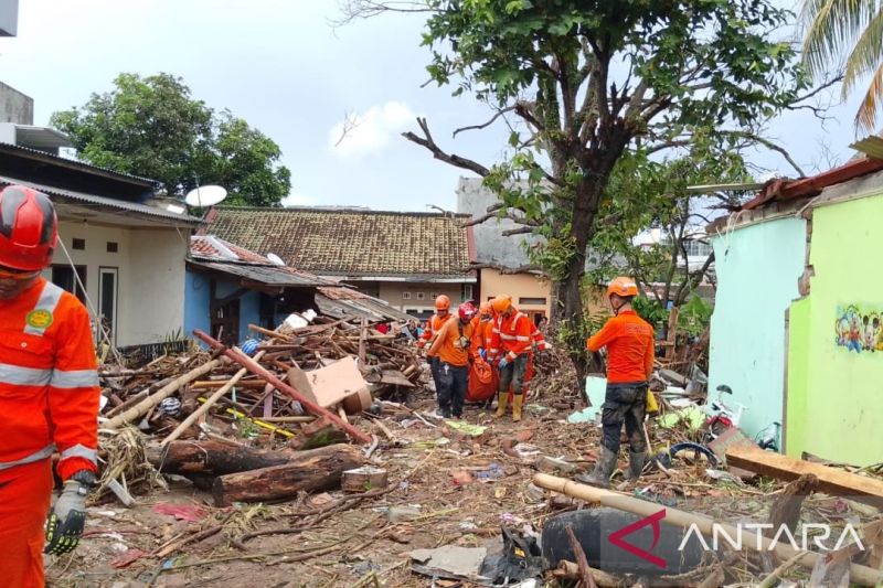 Basarnas Evakuasi 2 Korban Tewas Terseret Banjir Sukabumi