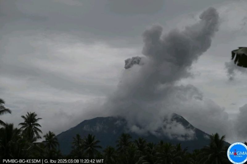 Gunung Ibu di Maluku Utara Erupsi, Terdengar Suara Gemuruh Kuat 