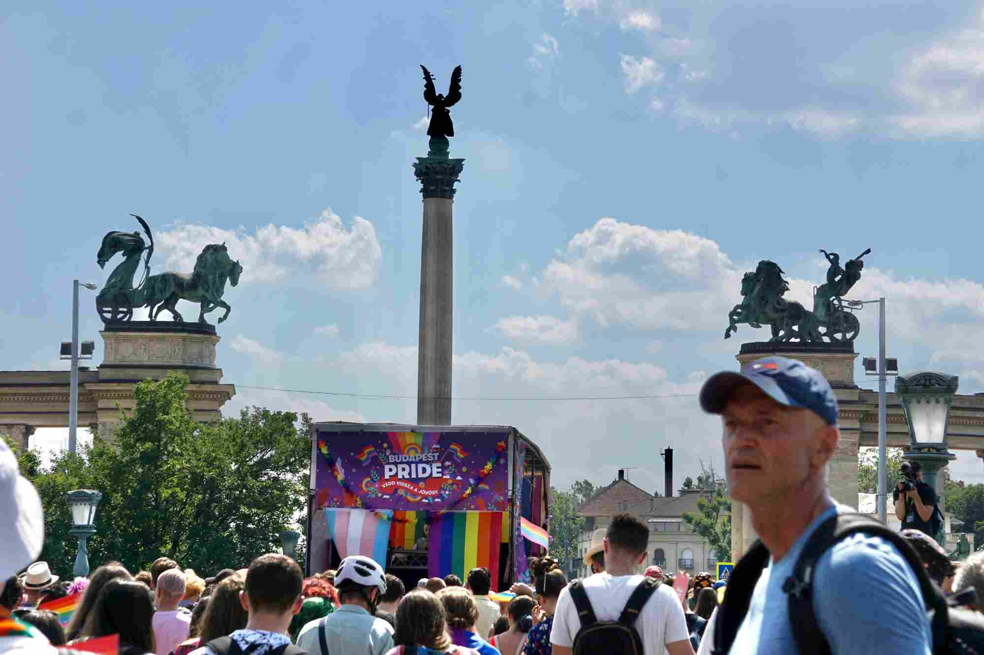 Hungaria Sahkan UU Anti-LGBTQ, Larang Acara & Promosi Homoseksual