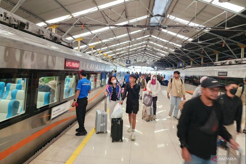 Puncak Arus Mudik Kereta Api Bandung Diprediksi H-3 Lebaran 2025