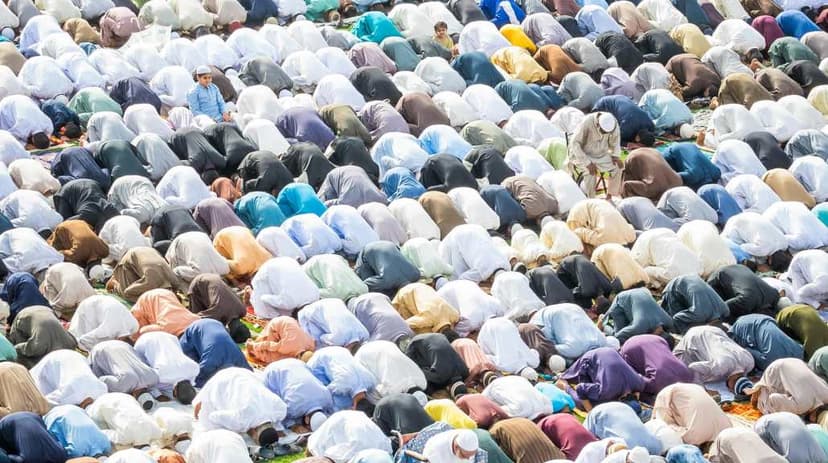 Jemaah Tarekat Naqsabandiyah Salat Idulfitri Hari Ini