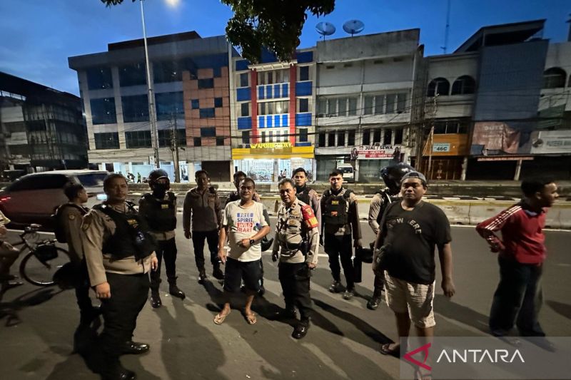 Bubarkan Tawuran di Gambir Jakarta Pusat, Polisi Sita 4 Celurit 