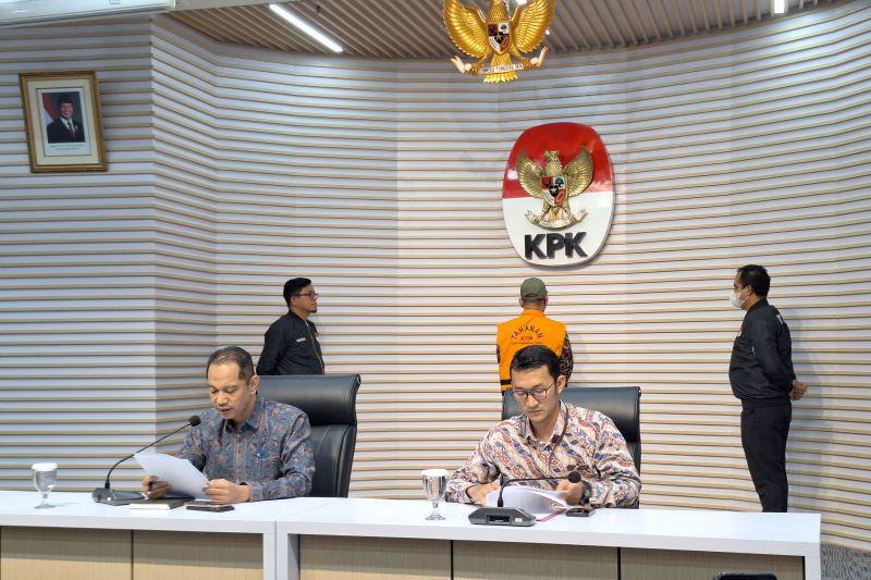 KPK Tahan Satu Tersangka Dugaan Korupsi Pengadaan APD