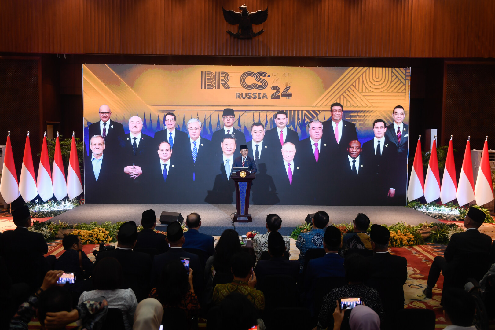 Menyoal Wacana Dedolarisasi BRICS dan Sikap Indonesia