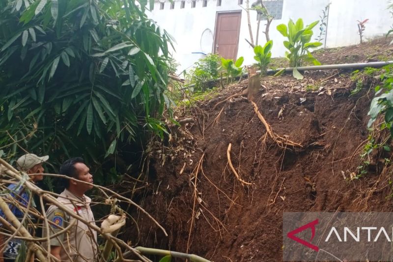Waspada Longsor di 11 Daerah Jawa Barat Sepekan ke Depan
