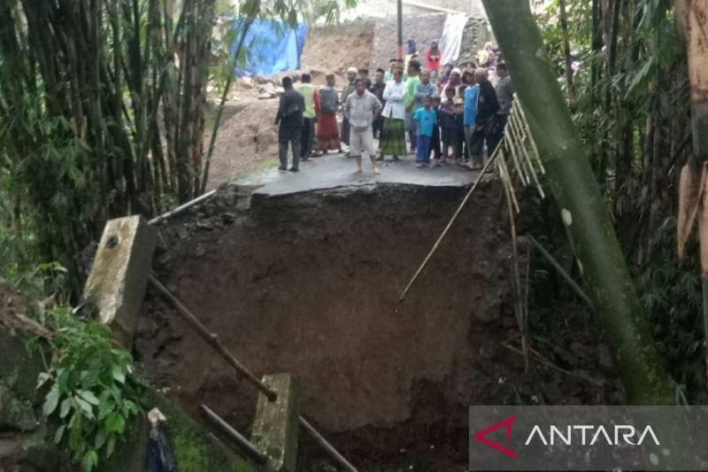 Sempat Mengungsi, Puluhan KK Korban Banjir Cianjur Kembali ke Rumah  
