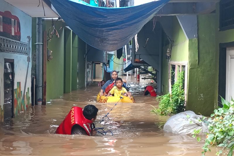 Permukiman Warga di Kampung Melayu Terendam Banjir hingga 2 Meter