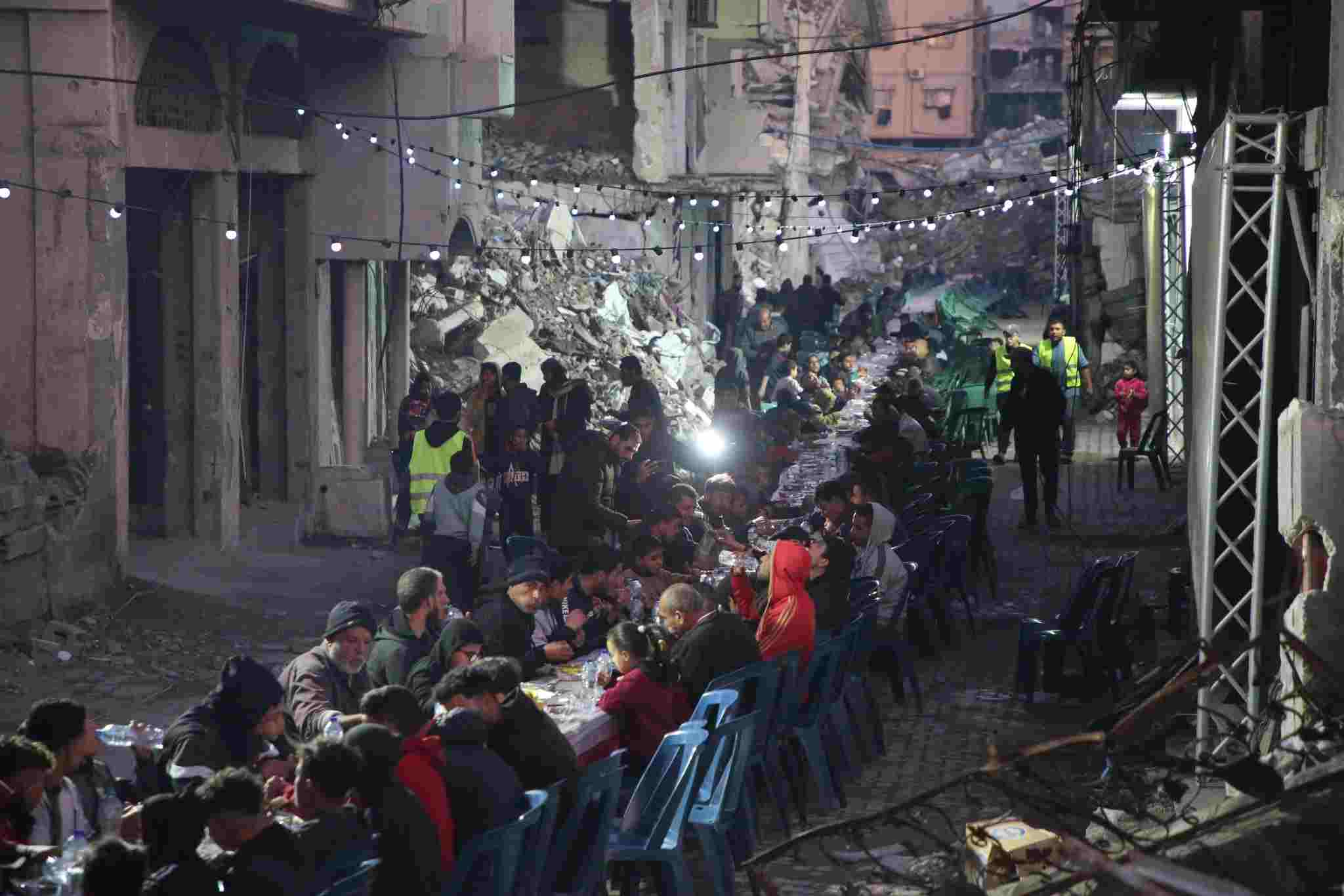 Sukacita Gaza Sambut Ramadan di Tengah Reruntuhan