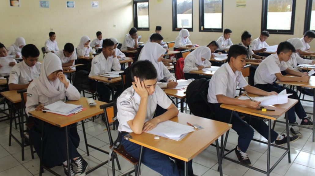 Calon Siswa Tak Lolos SPMB Bisa ke Swasta, Ada Bantuan Biaya Sekolah