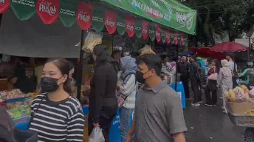 Pedagang Takjil Kecipratan Berkah Ramadan