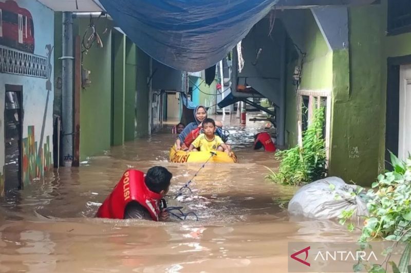 Atasi Banjir di Jakarta Timur, BPBD Kerahkan 30 Personel