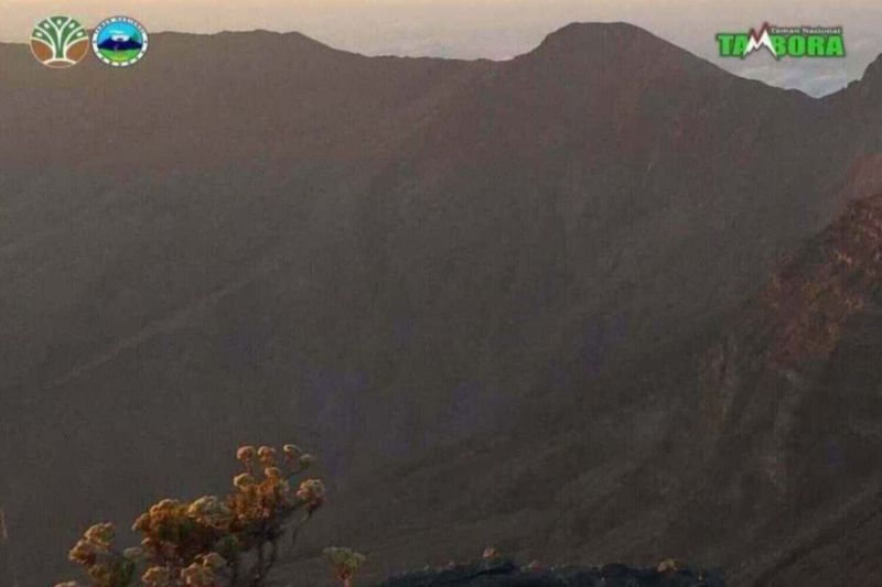 Imbas Cuaca Ekstrem, Jalur Pendakian Gunung Tambora Sumbawa Ditutup 
