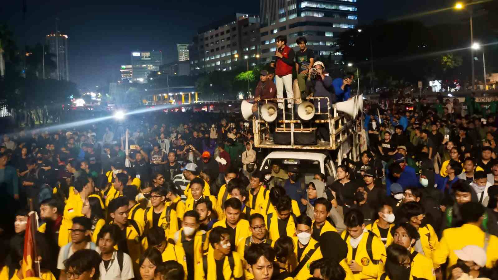 Kronologi Demo Tolak RUU TNI: Diawali di Gerbang Pancasila, Dibubarkan Water Cannon