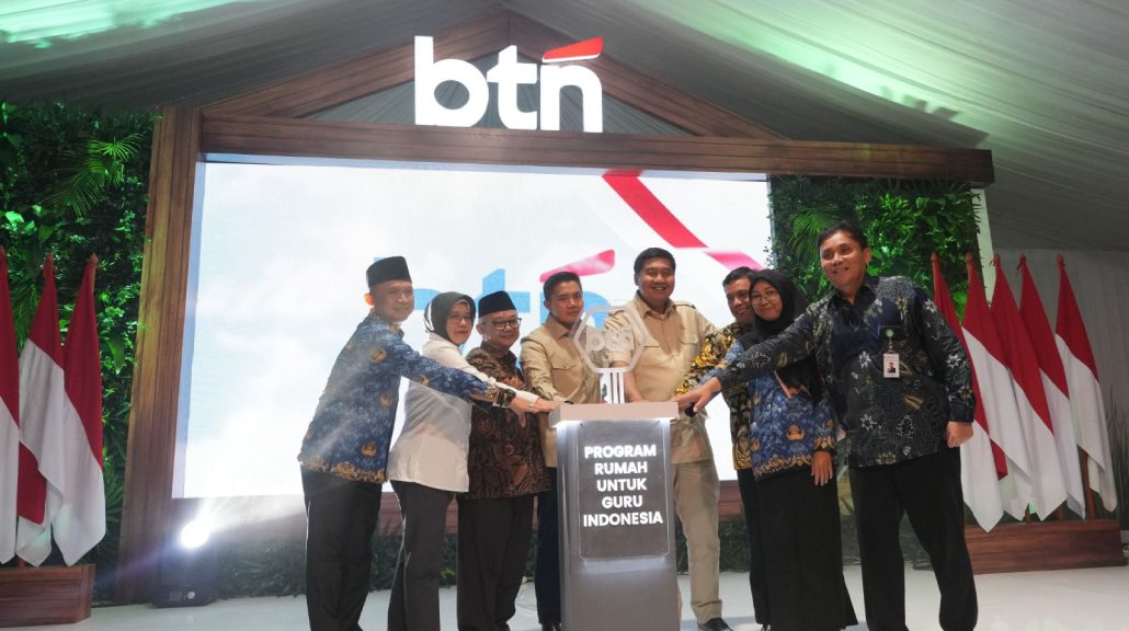 Pemerintah Serahkan Kunci 250 Unit Rumah Subsidi bagi Guru