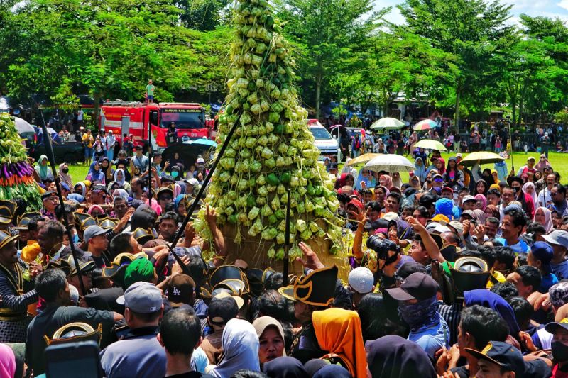 Mimpi Memberdayakan Ekonomi Lewat Grebeg Ketupat