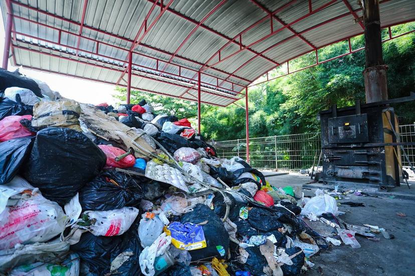 Awas, Warga Bandung Buang Sampah Sembarangan Bisa Dijerat Hukum