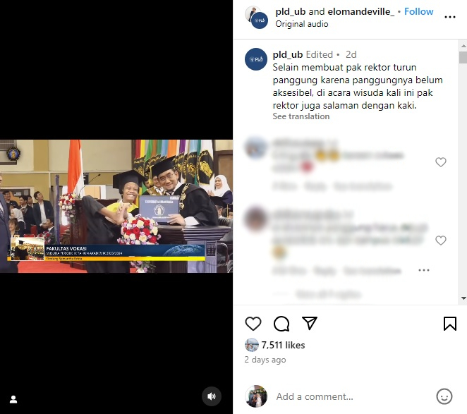Momen wisudawan bersalaman pakai kaki dengan rektor. (Tangkap layar akun @lpd_ub)