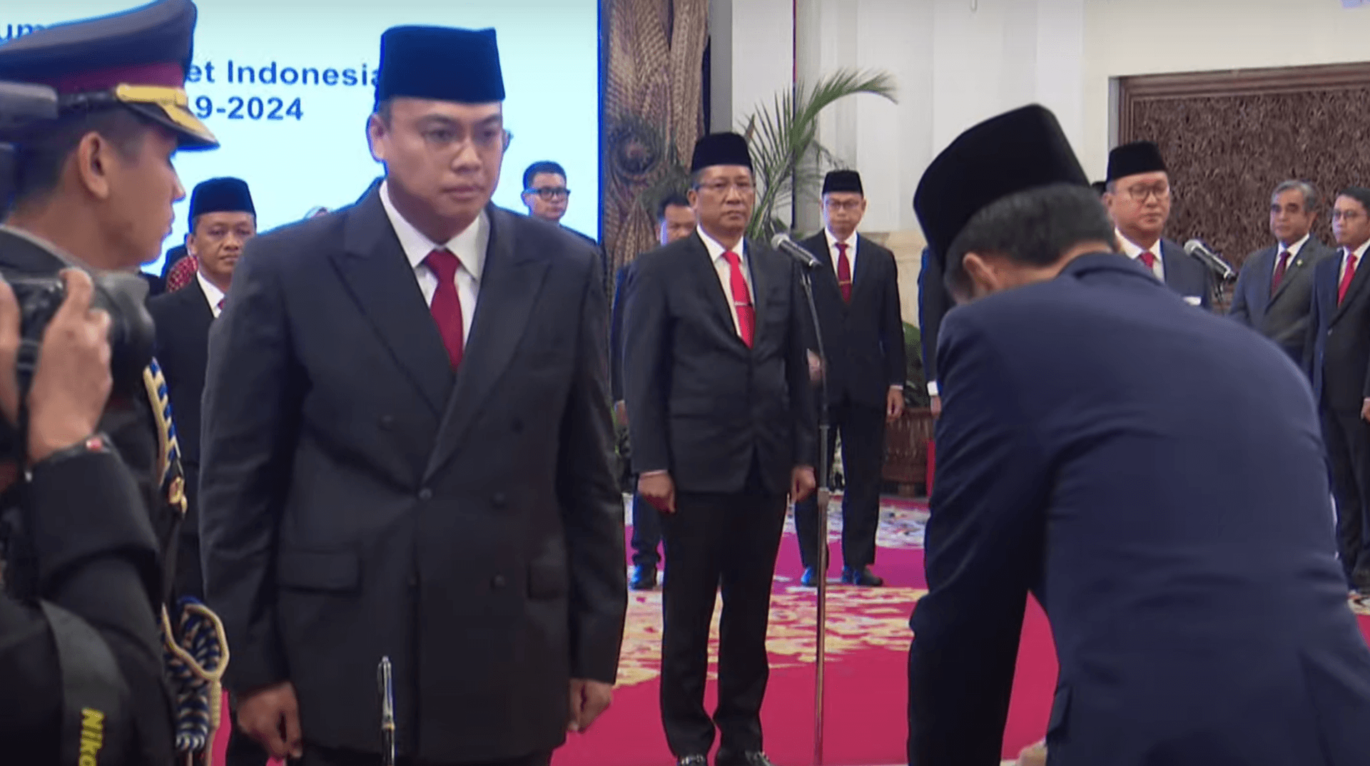 Tangkapan layar pelantikan Angga Raka sebagai Wakil Menteri Kominfo diambil dari YouTube Sekretariat Presiden.