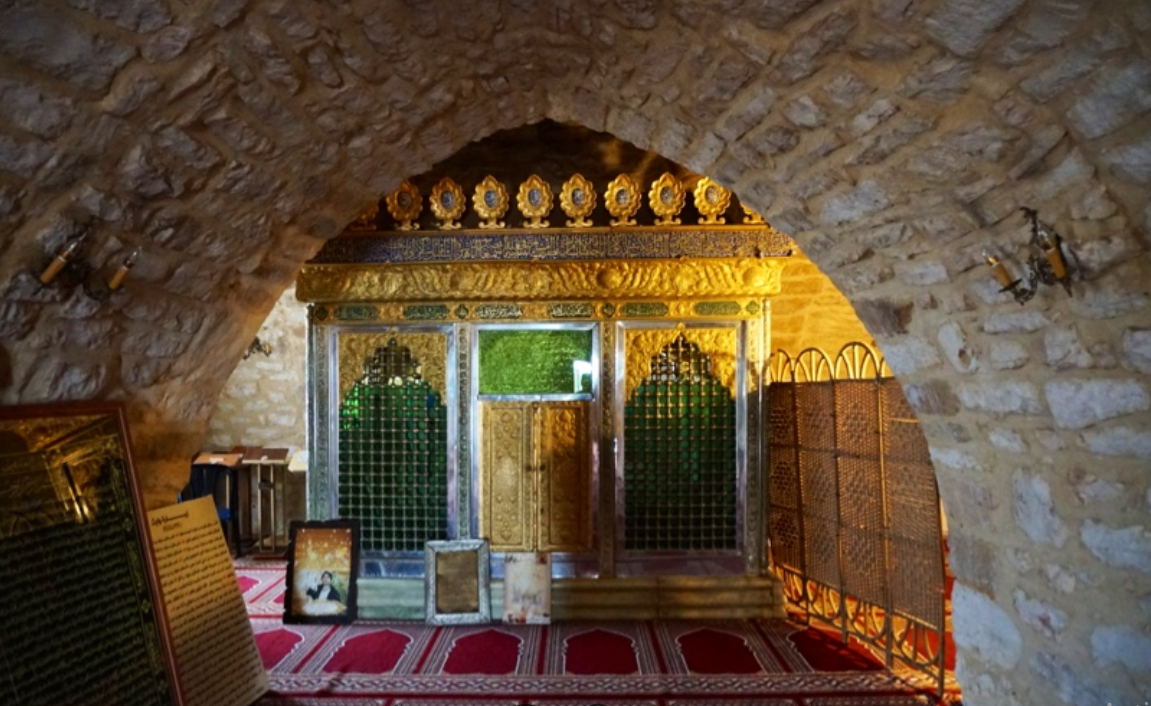 Salah satu sudut tempat petilasan yang dipercaya sebagai Makam Bunyamin di Mhaibib, Lebanon selatan. Foto: Istimewa/JA