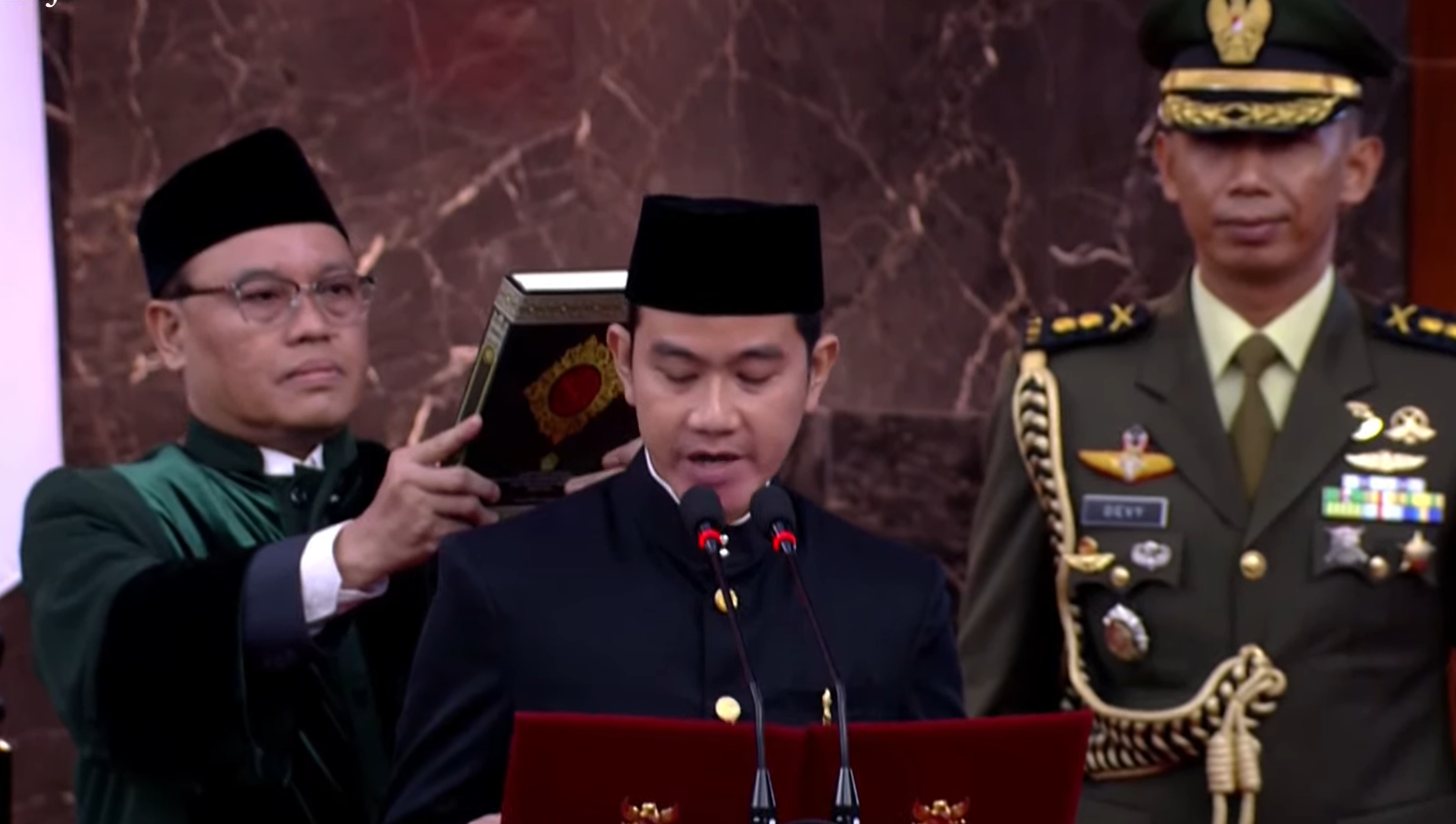 Gibran Rakabuming Raka mengucapkan sumpah dan janji sebagai Wakil Presiden RI di Gedung Nusantara, Kompleks Parlemen, Jakarta, Minggu (20/10/2024). Foto: Sekretariat Presiden