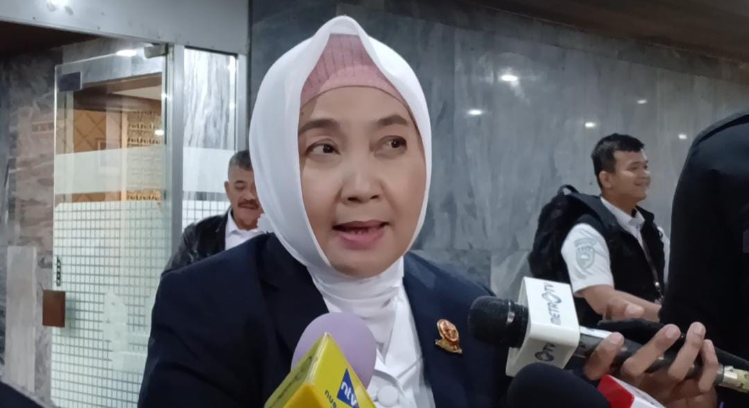 Kepala BMKG, Dwikorita Karnawati,&nbsp;saat ditemui awak media seusai Rapat Dengar Pendapat bersama Komisi V DPR RI di Kompleks Parlemen, Jakarta, Selasa (12/11/2024). Fakta/Dewi Yugi Arti