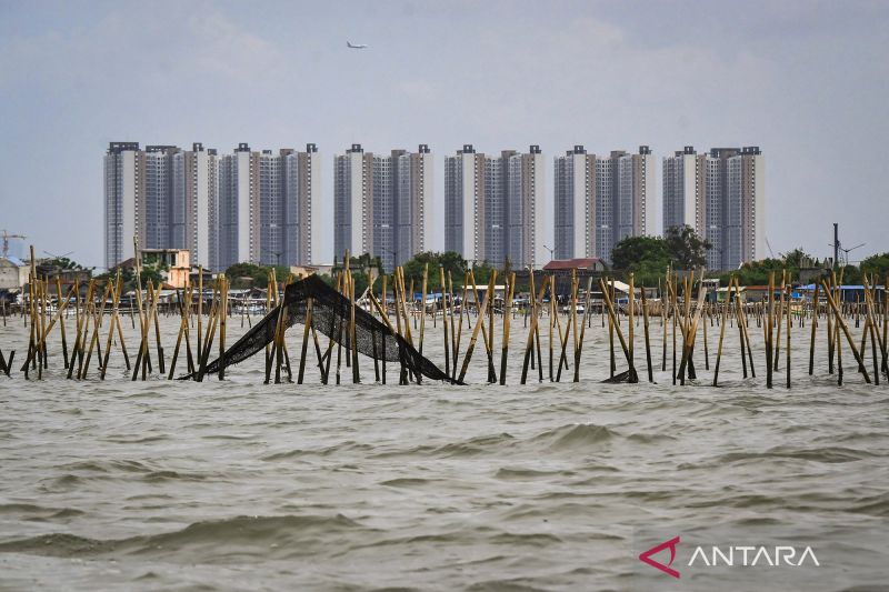 Pagar laut Tangerang dikaitkan dengan proyek PIK 2 meski sudah dibantah pihak manajemen. (Antara)