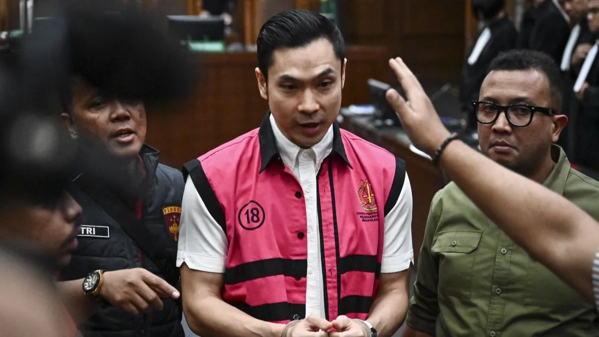 Terdakwa kasus timah Harvey Moeis di sidang perdana di Pengadilan Tipikor, Jakarta, Rabu (14/8/2024). (ANTARA FOTO/Aprillio Akbar/nym)