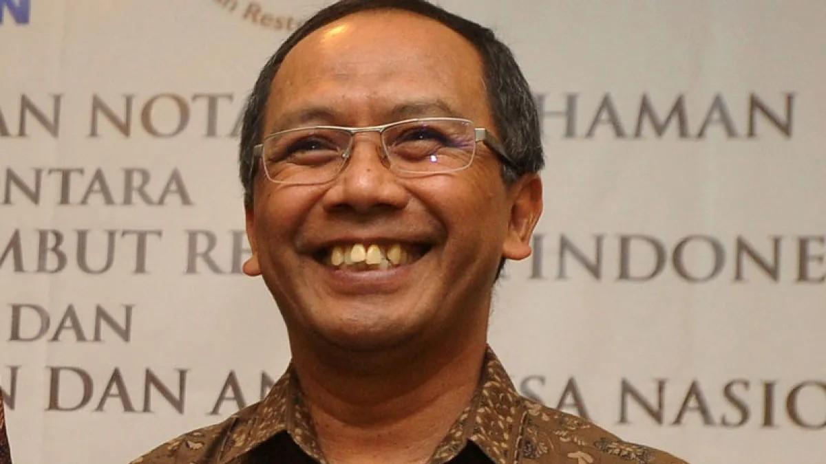 Pakar Astronomi BRIN Thomas Djamaluddin memprediksi ada kesulitan pemantauan hilal di 28 Februari.&nbsp;(ANTARA FOTO/Audy Alwi)
