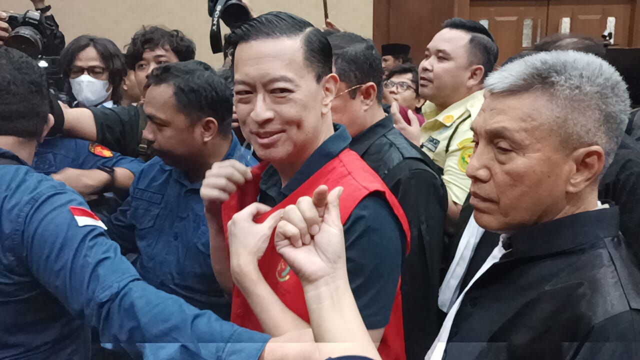 Menteri Perdagangan periode 2015-2016 Tom Lembong menjalani persidangan di Pengadilan Tipikor, Jakarta, Kamis (6/3/2025). (Fakta.com/Dhia Oktoriza)