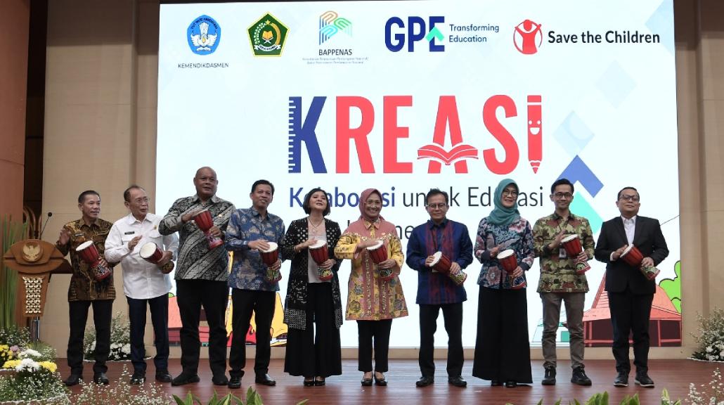 Pemerintah menggandeng swasta untuk meningkatkan kemampuan literasi murid melalui program KREASI. (foto: Kemendikdasmen)