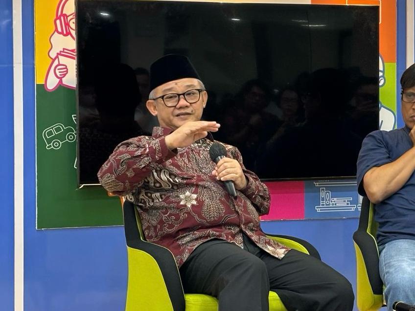 Menteri Dikdasmen Abdul Mu'ti saat menghadiri acara Halalbihalal bersama Forum Wartawan Pendidikan (Fortadikbud) di Perpustakaan Kemendikdasmen, Jakarta, Jumat (11/4/2025). Fakta.com/Yasmina Shofa