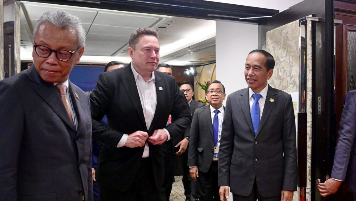 Elon Musk melakukan pertemuan dengan Presiden Ketujuh RI, Joko Widodo, di sela-sela acara World Water Forum,&nbsp;18-25 Mei 2024. Foto: Biro Setpres.