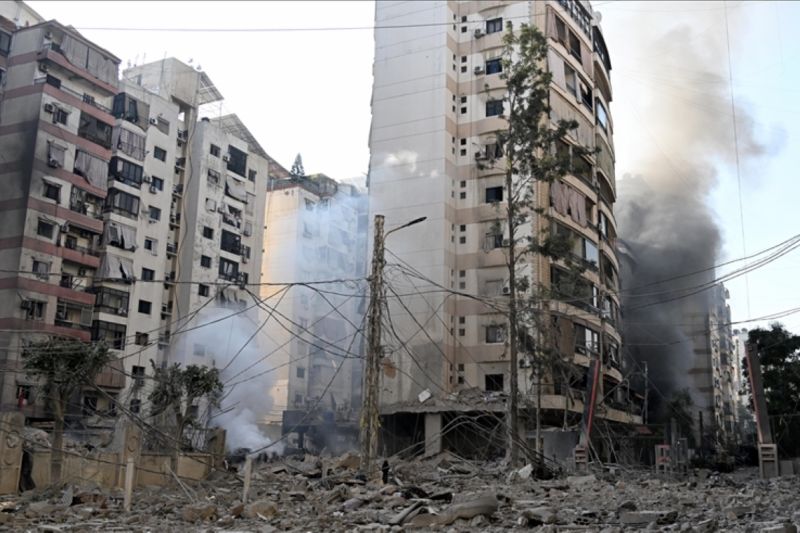 Gedung apartemen di selatan Beirut, Lebanon, hancur usai dibombardir Israel, beberapa waktu lalu. FOTO: ANT/Anadolu