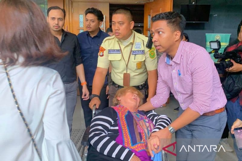 Ibunda Nangis di Sidang Vonis Helena Lim: Tukar Saja dengan Nyawa Saya
