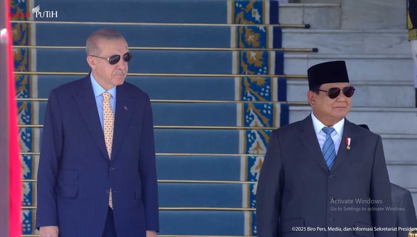 Presiden Erdogan Disambut Dentum Meriam di Istana Bogor