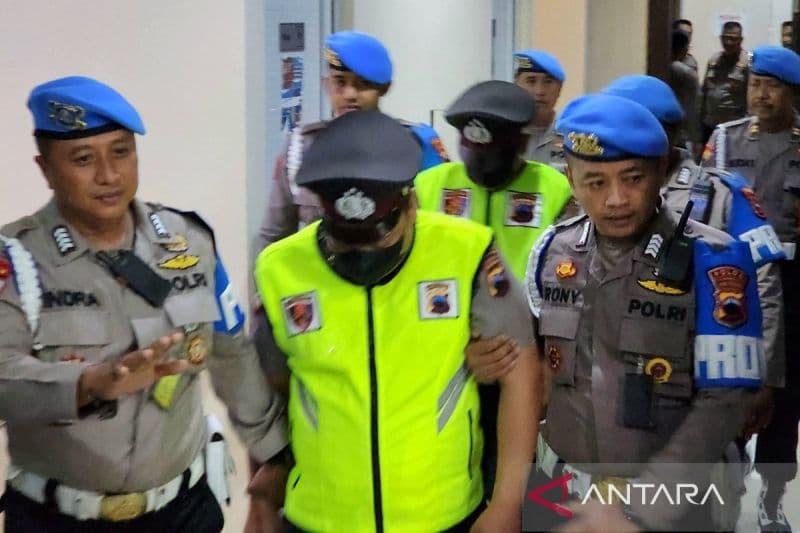 Peras Warga Sipil, Dua Anggota Polrestabes Semarang Didemosi