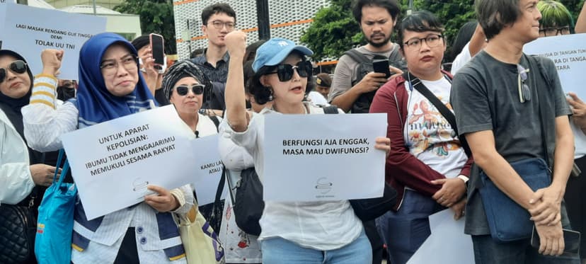Aksi Ibu Tolak UU TNI, Desak Aparat Stop Kekerasan pada Rakyat