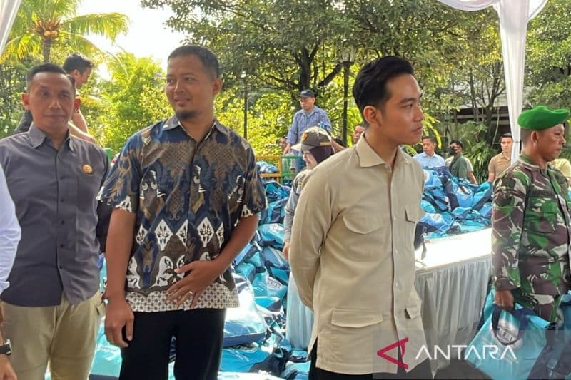 Hari Kedua Lebaran: Wapres Mudik ke Solo dan Bagikan Sembako