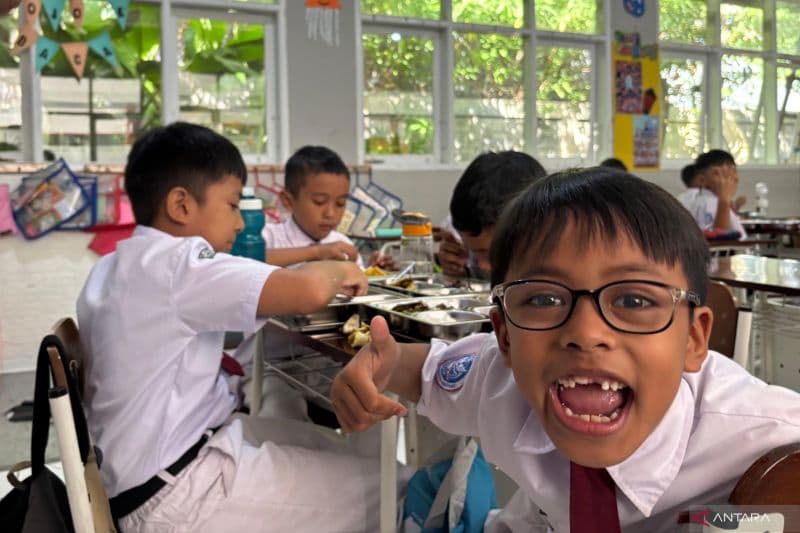 Ratusan Siswa SMPN 35 Kota Bandung Keracunan Makan Bergizi Gratis
