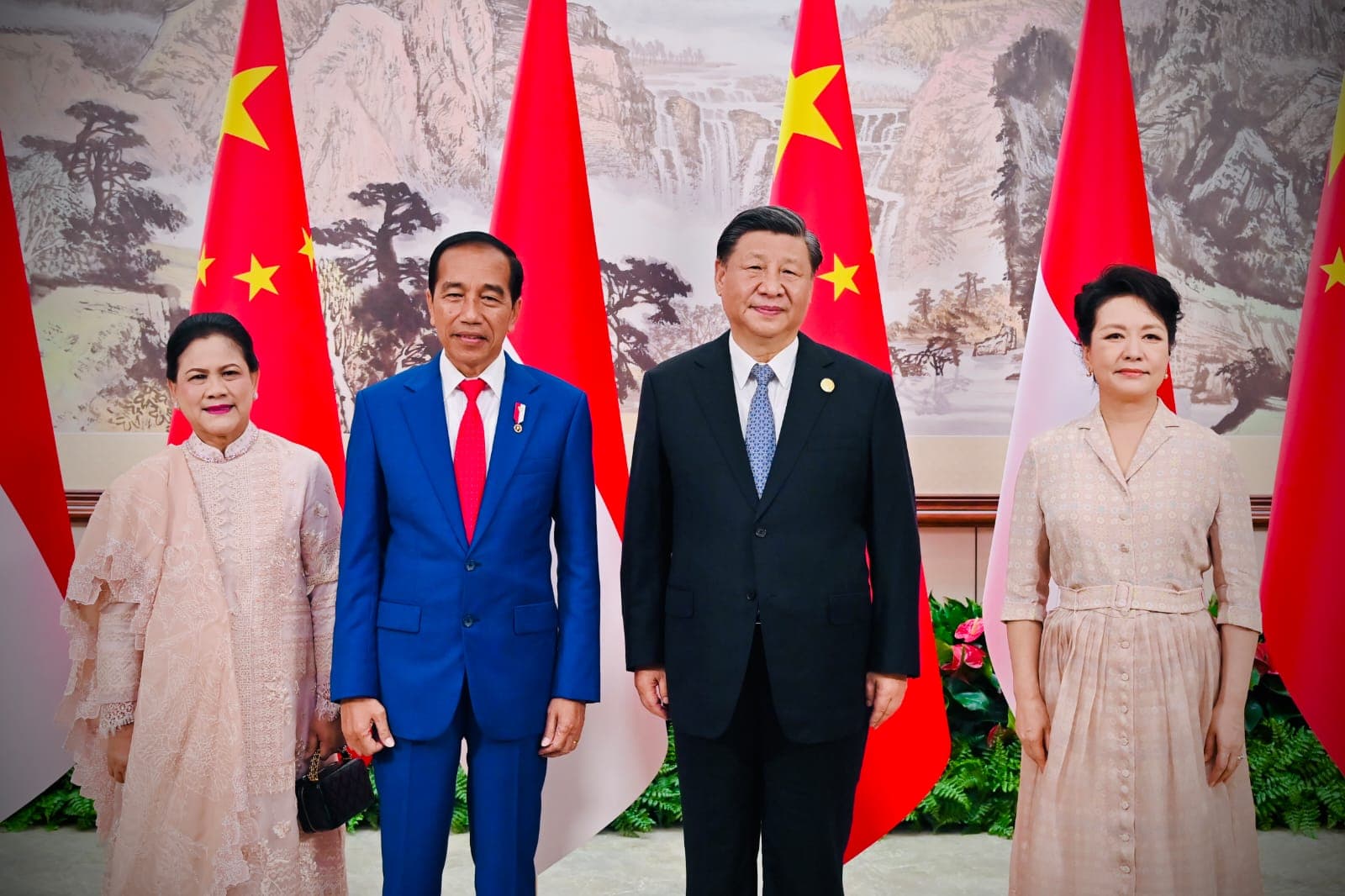 Presiden Joko Widodo melakukan pertemuan bilateral bersama Presiden Republik Rakyat Tiongkok (RRT) Xi Jinping yang diselenggarakan di Hotel Jinniu, Chengdu, pada Kamis, 27 Juli 2023. Foto: BPMI Setpres/Laily Rachev. 