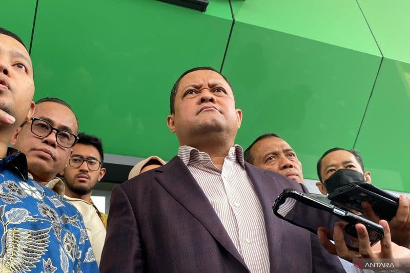 Ketua tim kuasa hukum Tom Lembong, Ari Yusuf Amir. Di RKUHP, advokat disebut dilarang berkomentar di luar pengadilan. (ANTARA/Luthfia Miranda Putri)