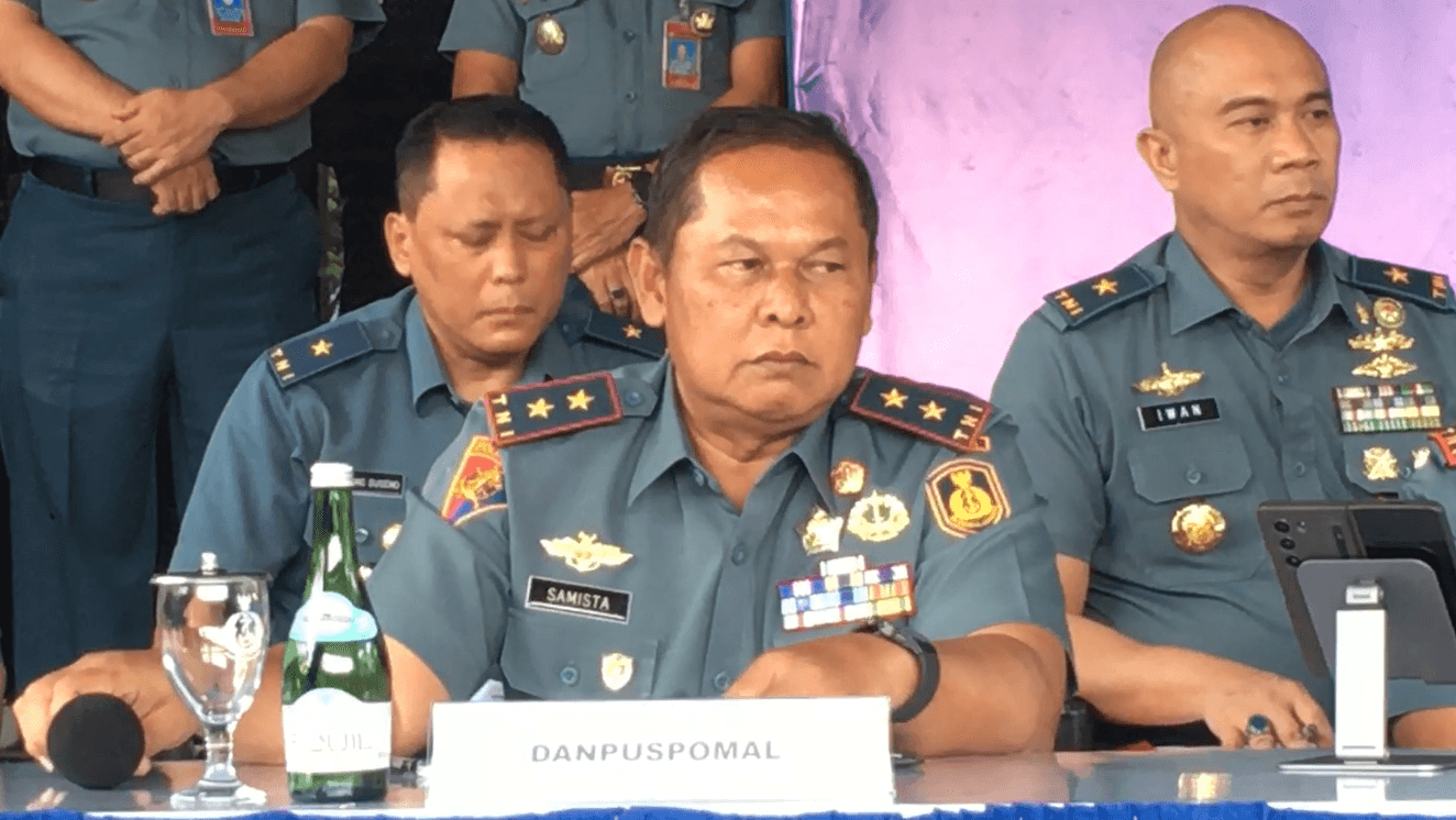 Danpuspomal Laksamana Muda TNI Sasmita menjelaskan kasus penembakan bos rental mobil, di Jakarta, Senin (6/1/2024).