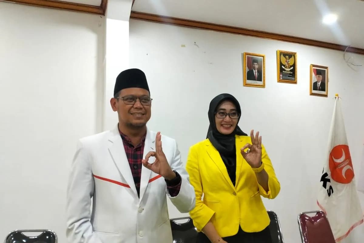 Pasangan Imam Budi Hartono-Ririn Farabi Arafiq diusung PKS dan Partai Golkar di Pilkada Depok 2024. (ANTARA/ Foto: Feru Lantara)
